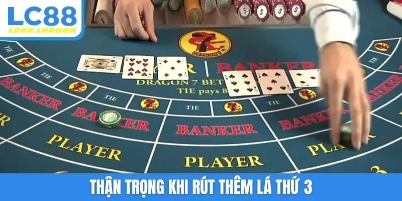 Thận trọng khi rút thêm lá thứ 3